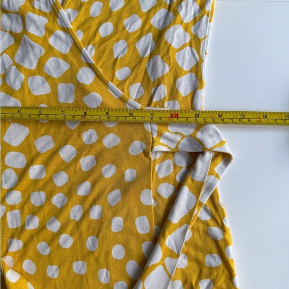 VTG DVF Jilda 100% Silk Wrap Dress Geometric Animal Print Dress Sz 2 Retro Yello - Picture 5 of 9